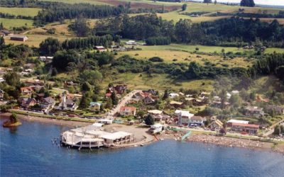 Imagen aérea del Teatro del Lago y el pueblo de Frutillar, 2002.