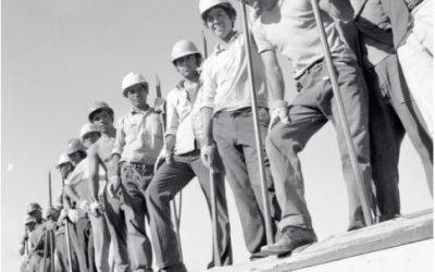 Obreros en la construcción de la planta Inacesa en Antofagasta, 1971.